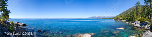 Sand Harbor w jeziorze Tahoe z daleka