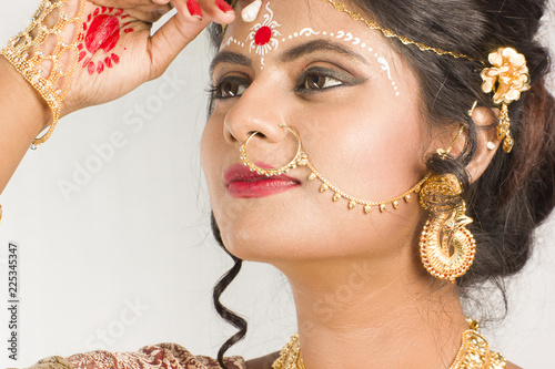 beautiful indian female model in bengali saree