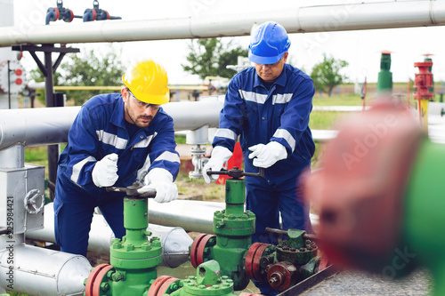 Engineer in the oil and natural gas field, pipeline, refinery