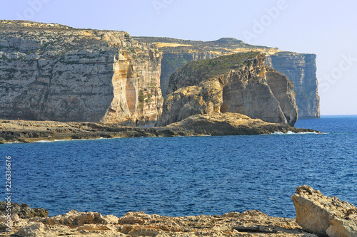 Skaliste wybrzeże wyspy Gozo na Malcie 