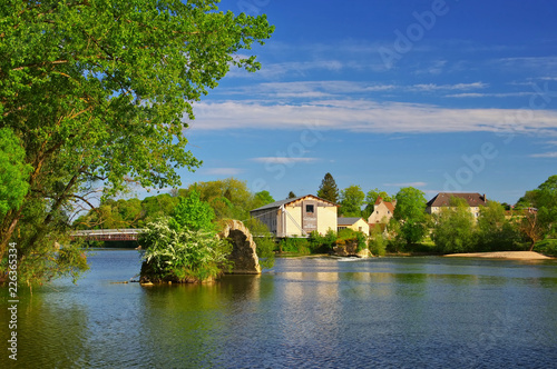 Dole roemische Bruecke und Fluss Doubs in Frankreich - Dole old roman bridge and river Doubs