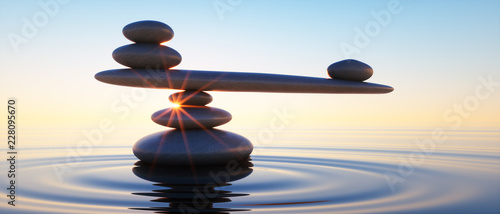 Steine in Balance - Gleichgewicht bei Sonnenaufgang im Meer