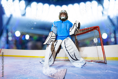 Young goaltender preparing to catch the puck
