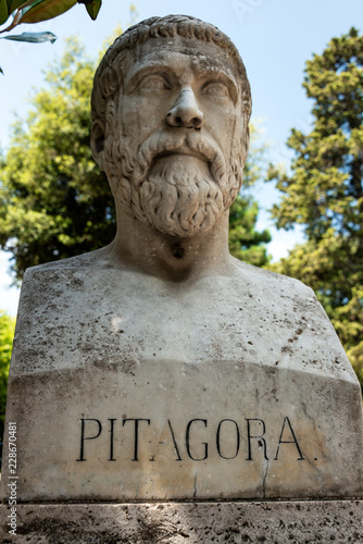 Pythagoras von Samos Büste im Park der Villa Borghese , Rom