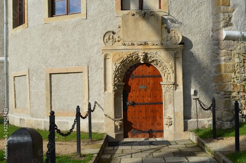 Zamek w Karpnikach, boczne wejście, Karpniki, Rudawy Janowickie, Polska