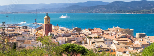 Panorama de Saint-Tropez sur la côte d'Azur, France