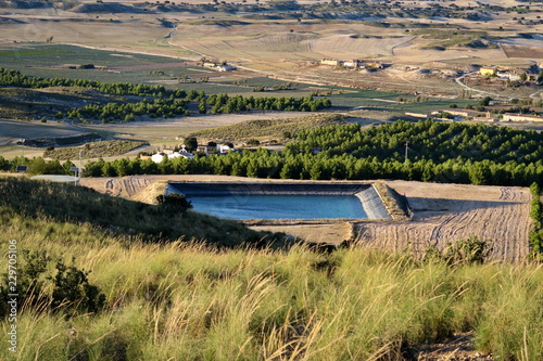 Réserve d'eau dans la montagne