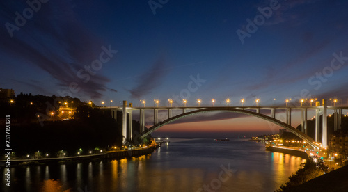 Le pont Arabida au coucher du soleil