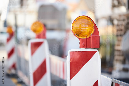 Baustellen Absperrung orange weiß rot