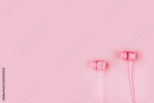 Flat lay concept: headphones on pastel backgrounds. headphones on a pink background, top view, copyspace.