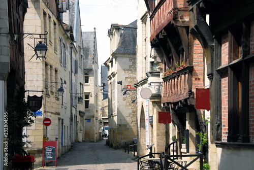 Ville de Chinon, ruelle du centre historique, maison à pans de bois, département d'Indre-et-Loire, France