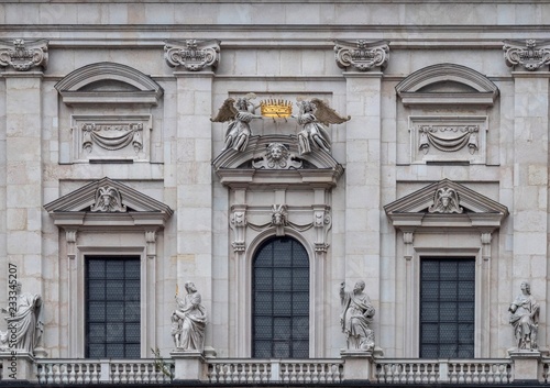 Detailaufnahme der Fassade des Salzburger Doms