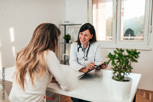 Female specialist explaining diagnosis to her patient.