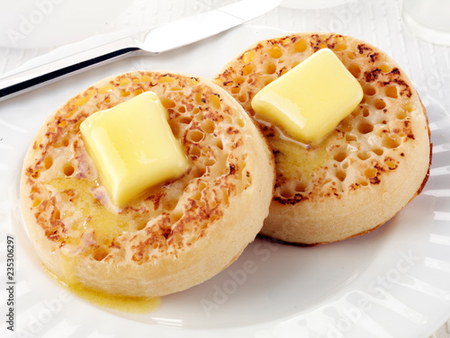 ENGLISH CRUMPETS WITH BUTTER