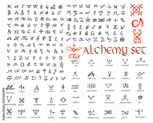 Duży zestaw symboli alchemicznych na białym tle. Ręcznie rysowane elementy projektu.