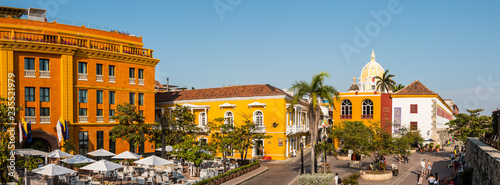 Panorama der Cartagena Altstadt in Kolumbien bei strahlend blauem Himmel