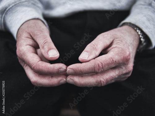 Hände eines alten Mannes 