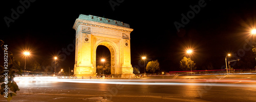 arch of triumph at night