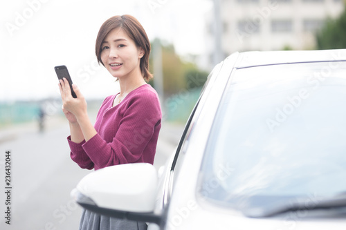 自動車・スマホ・女性