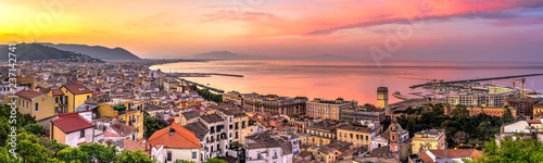 Panorama di Salerno all'alba