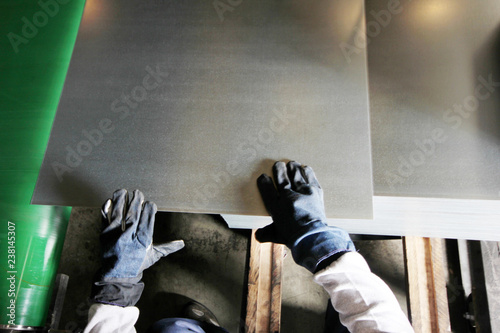 worker working in metal cutting 