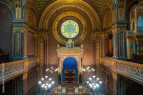 inside spanish jewish synagogue in prague