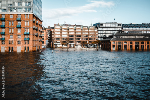 Hohe Flut am Fischmarkt. Hamburg, Hochwasser