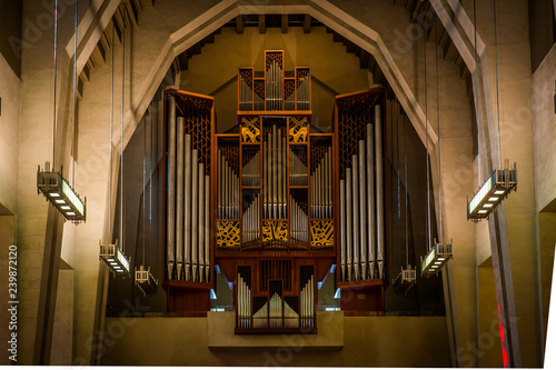 Large organ in 20th century church