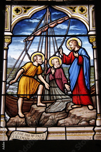 Pêcheurs, vitrail de l'église Saint Seine à Corbigny, Bourgogne