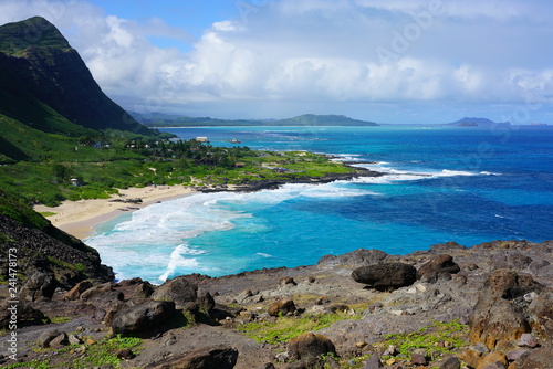 Landscape view of the shoreline and Pacific Ocean at Makapuʻu Point on the Eastern coast of Oʻahu, Hawaii