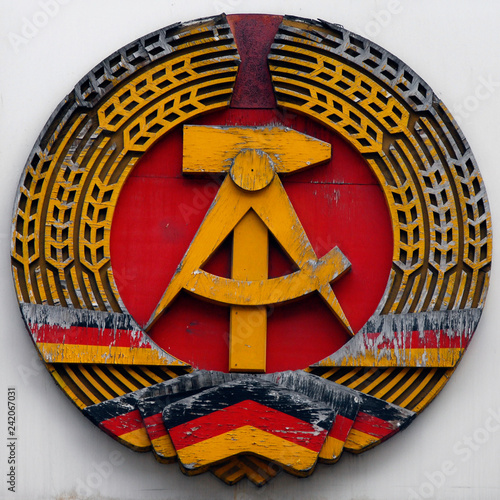 DDR east germany emblem hammer and circle