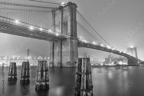 stunning views of the Brooklyn Bridge with Brooklyn in the background
