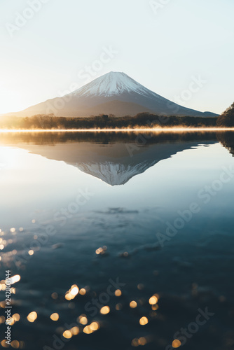 富士山 日の出 Mountain Fuji sunrise at dawn with peaceful lake reflection / Japan