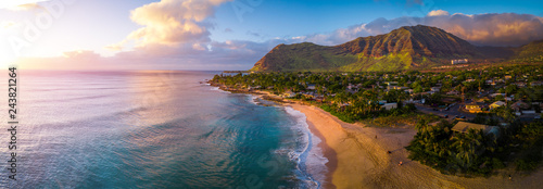 Antenowe panorama zachodniego wybrzeża Oahu, obszar plaży Papaoneone. Hawaje, USA