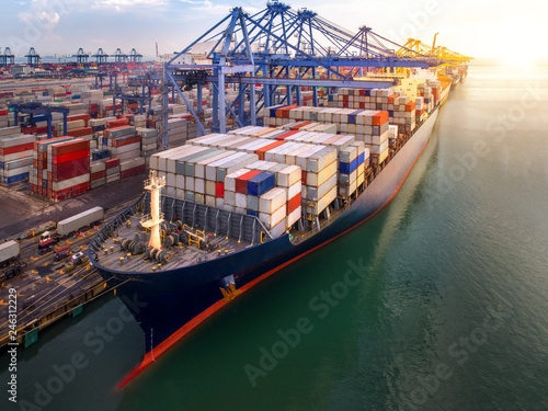 Container port and container ship transportation