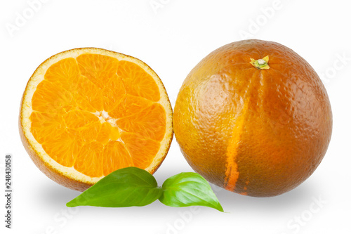 Neue Sorte Schokoladen Orange, ganze Frucht mit Hälfte und Blat