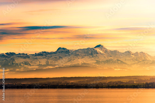 Bodensee und schweizer Alpen im Winter