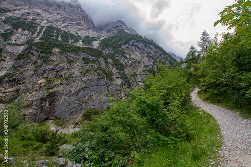 Weg in den alpen, Wettersteingebirge, zugspitze