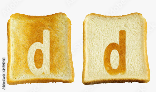 トーストに白い小文字のdと白いパンに小文字のdの焼き目が入った2枚のパン