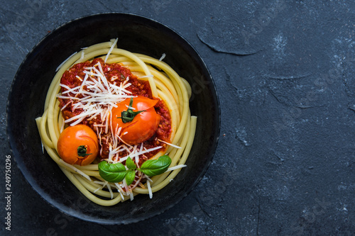 makaran z sosem pomidorowym, spaghetti