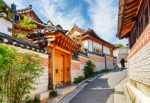 Old narrow street and traditional Korean houses in Seoul