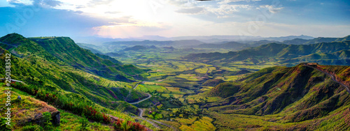 Powietrzna panorama Semien góry i dolina wokoło Lalibela, Etiopia