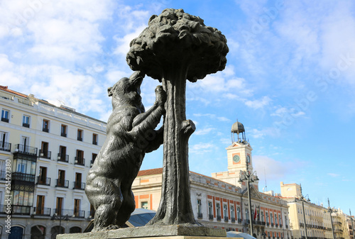 el oso y el madroño madrid escultura puerta del sol 