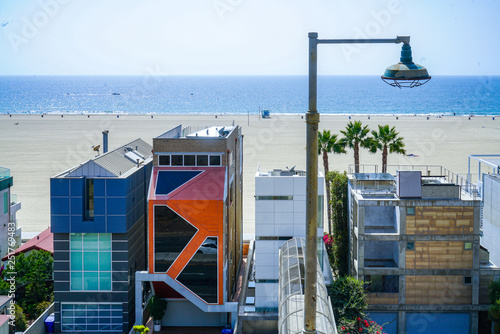 houses besides the beach in los angelus 