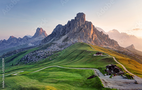 Krajobrazowa natury góra w Alps, dolomity, Giau