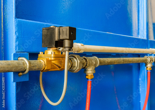 Electrical solenoid valve used to control the opening,closing of the wind so that the automatic valve works..