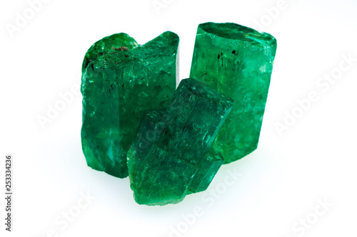 esmeraldas gigantes cristales emerald gemstone gemas piedras preciosas diamantes verdes granate zafiro rubí