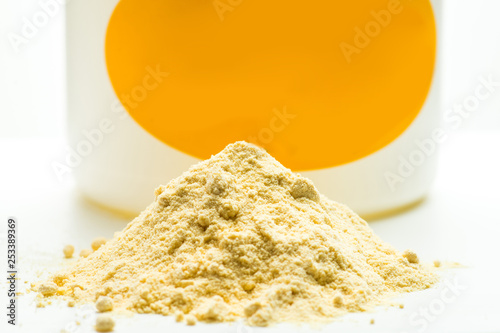 Light yellow powder and can. Soya lecithin powder