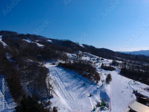 空撮した軽井沢のスキー場の風景