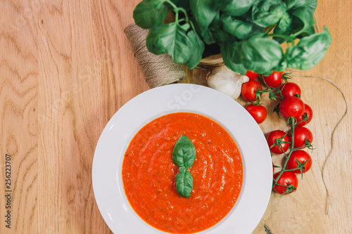 Zupa pomidorowa z bazylią 